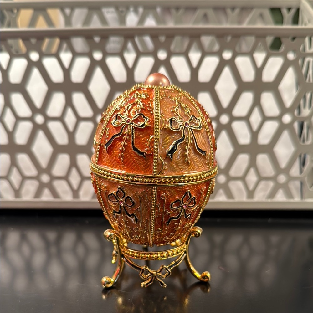 Joan Rivers Imperial Treasures Ornate Decorative Egg w/ Matching Egg Necklace